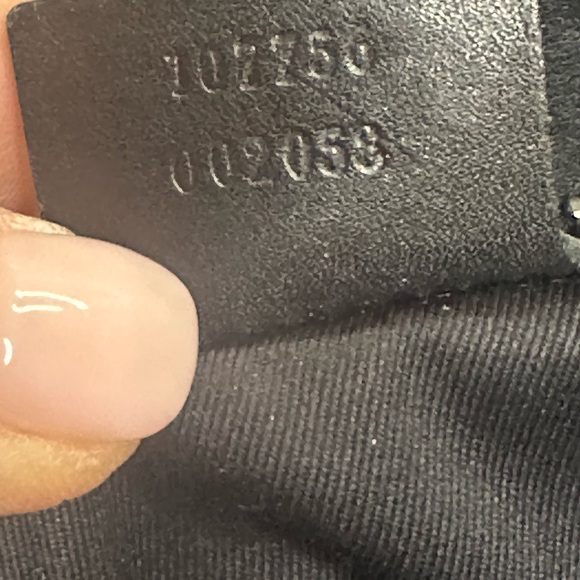 Gucci Black Messenger Bag with Structured Shape and Adjustable Strap - Picture 16 of 16